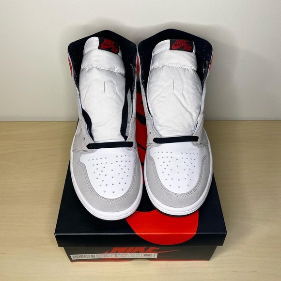 SOLD-Jordan 1 High Light Smoke Grey - Picture 3 of 4